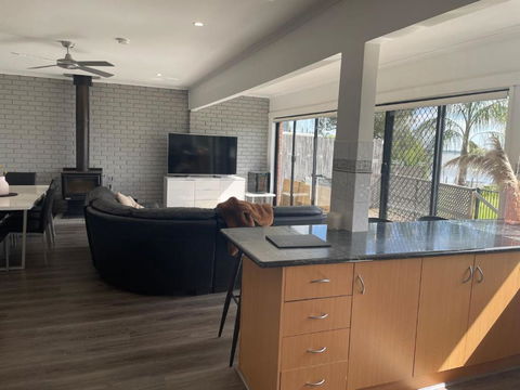 Absolute Waterfront At Woodlands - Palm Beach Accommodation 4
