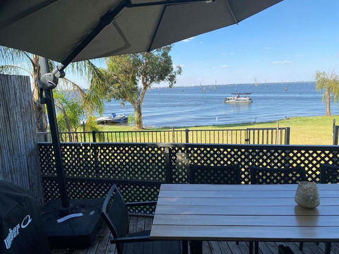 Absolute Waterfront At Woodlands - Palm Beach Accommodation 0