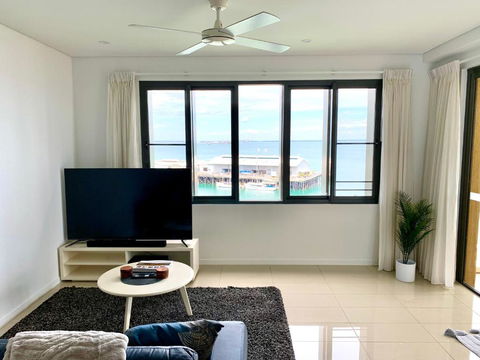 Absolute Waterfront - Tropical Oasis Over The Water - Palm Beach Accommodation 2