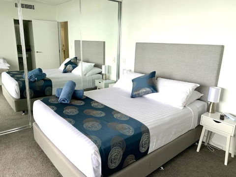 Absolute Waterfront - Tropical Oasis Over The Water - Palm Beach Accommodation 3