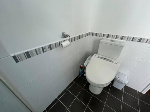 Absolutely Lakeside House, Quiet And Peace - Palm Beach Accommodation 3