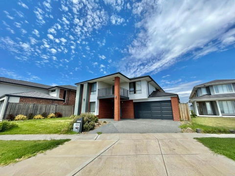 Absolutely Stunning - Bayside Point Cook 5BR Home - Palm Beach Accommodation 0