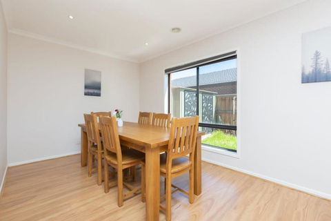 Absolutely Stunning - Bayside Point Cook 5BR Home - Palm Beach Accommodation 3