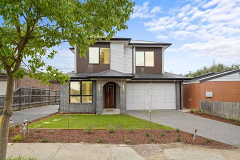 Absolutely Stunning Newly Built Burwood Townhouse - Palm Beach Accommodation 0