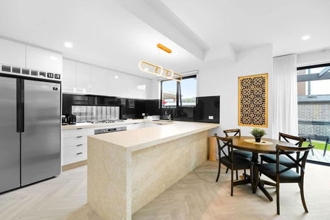 Absolutely Stunning Newly Built Burwood Townhouse - Palm Beach Accommodation 1