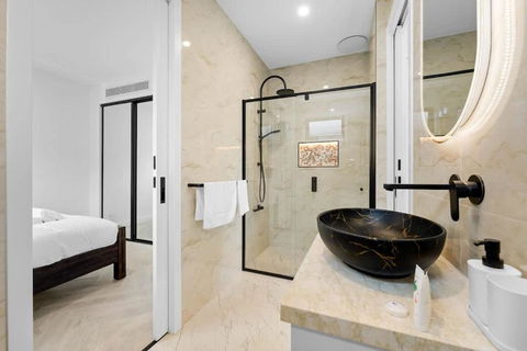 Absolutely Stunning Newly Built Burwood Townhouse - Palm Beach Accommodation 4