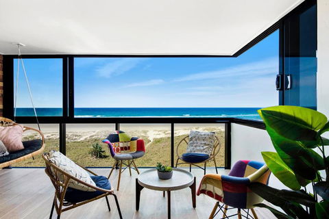 Absolutly Beachfront Surfers Paradise, Pure Shores! - Palm Beach Accommodation 2