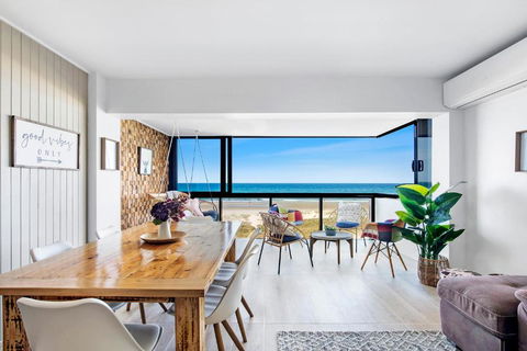 Absolutly Beachfront Surfers Paradise, Pure Shores! - Palm Beach Accommodation 0