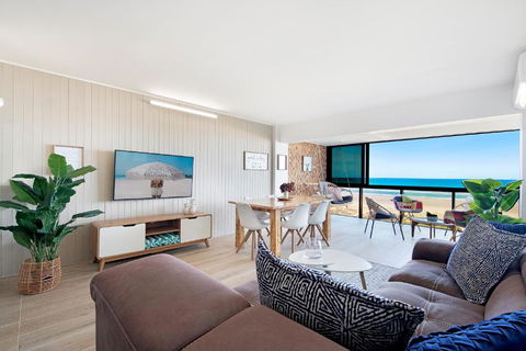 Absolutly Beachfront Surfers Paradise, Pure Shores! - Palm Beach Accommodation 4