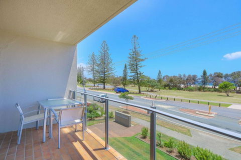 Acacia Holiday Apartment - Palm Beach Accommodation 1