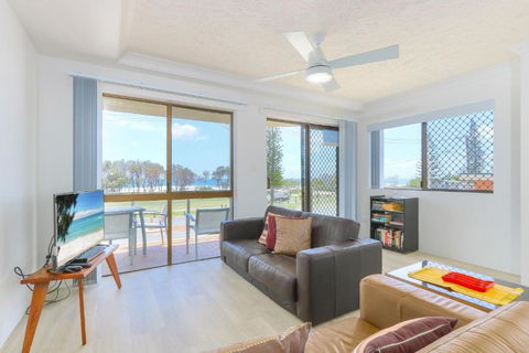 Acacia Holiday Apartment - Palm Beach Accommodation 0