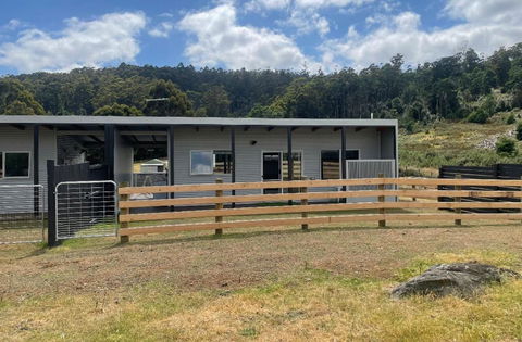 Acacia Hills Retreat - Palm Beach Accommodation 0