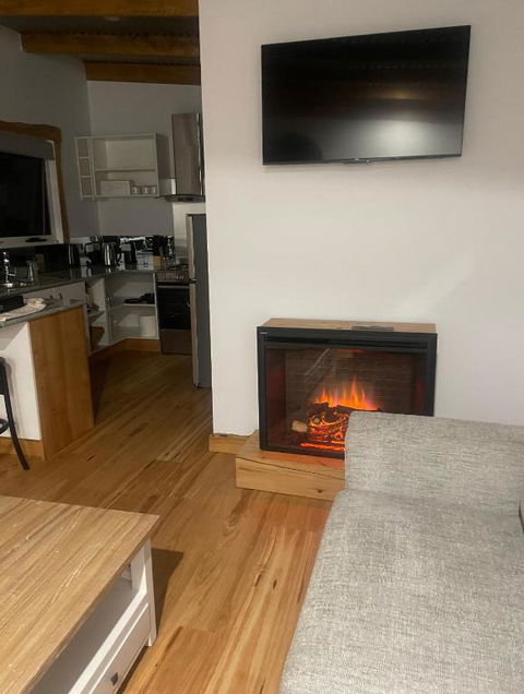 Acacia Hills Retreat - Palm Beach Accommodation 2