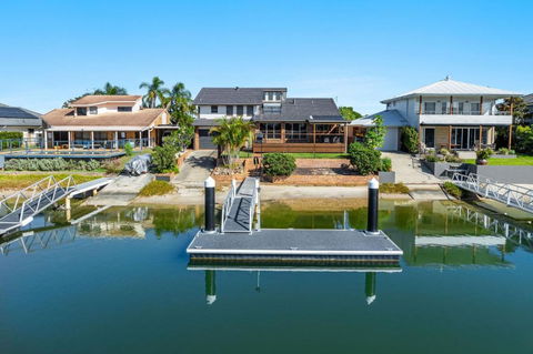 Acacia Shores - Waterfront - Palm Beach Accommodation 0