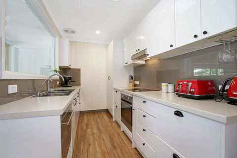 Acaronar- Great Value For Money - Palm Beach Accommodation 1