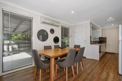 Acaronar- Great Value For Money - Palm Beach Accommodation 2