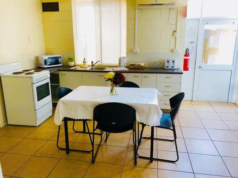 Accommodation @ Isa - Palm Beach Accommodation 2