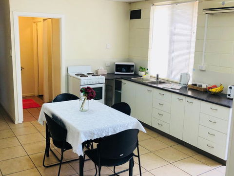 Accommodation @ Isa - Palm Beach Accommodation 3