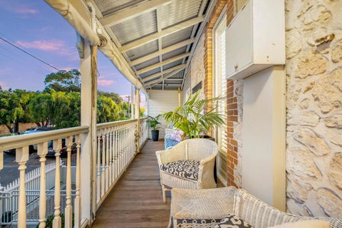 Accommodation In Fremantle - Palm Beach Accommodation 3