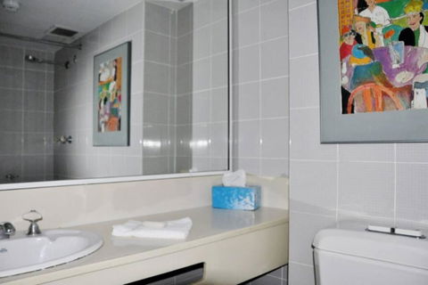 Accommodation Sydney: Hyde Park View 2 Bedroom 1 Bathroom Pet Friendly Apartment - Palm Beach Accommodation 3