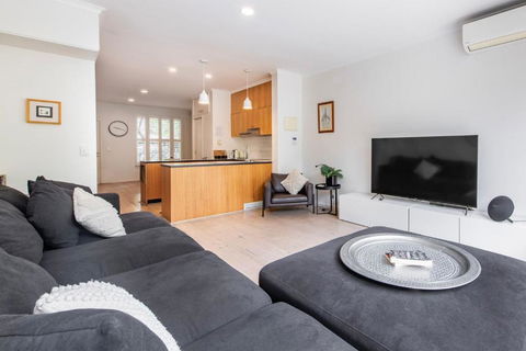 Ace Your Stay - Pool, Gym & Tennis In One Place! - Palm Beach Accommodation 4