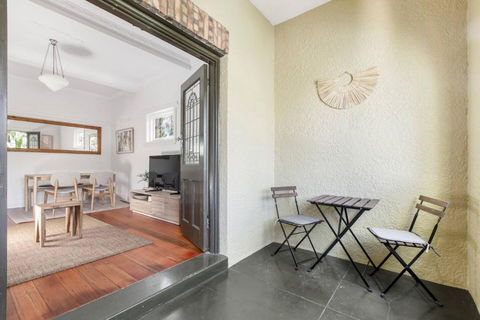 Acland Art Deco - Coastal Chic By St Kilda Beach - Palm Beach Accommodation 1