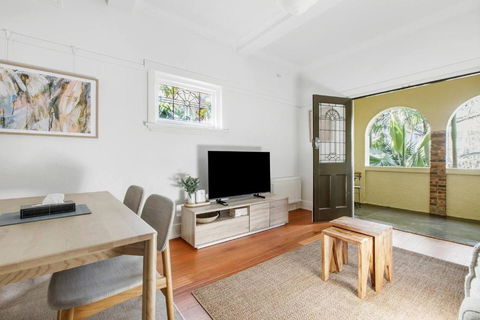 Acland Art Deco - Coastal Chic By St Kilda Beach - Palm Beach Accommodation 4
