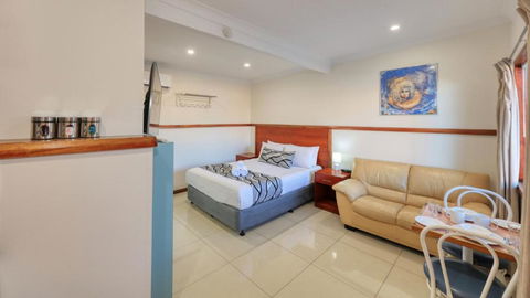 Across Country Motor Inn & Cottages - Palm Beach Accommodation 1