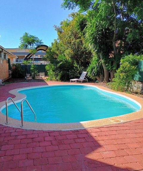 Across Country Motor Inn & Cottages - Palm Beach Accommodation 4