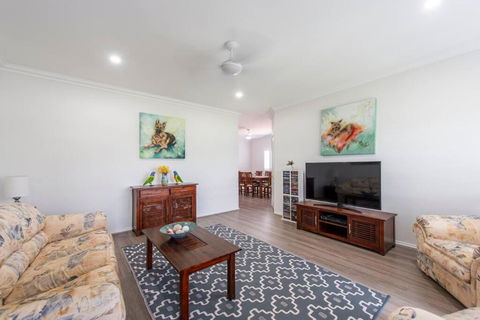 Admiralty Shores - LJHooker Yamba - Palm Beach Accommodation 1