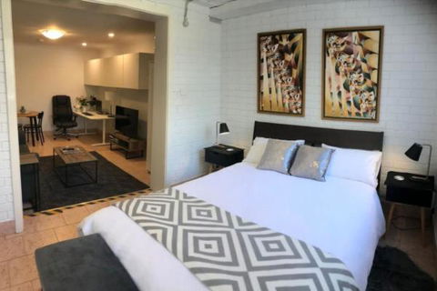 Adorable Studio Nestled In The Heart Of Flynn - Palm Beach Accommodation 0