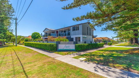 Adrift Apartments - Palm Beach Accommodation 2