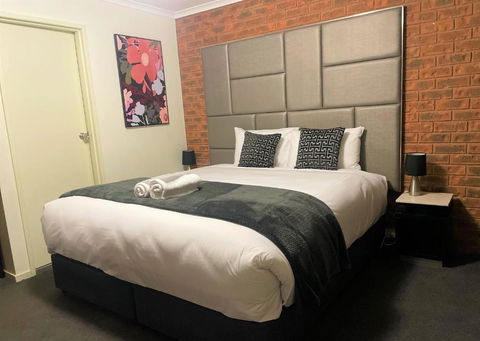 Advance Motel - Palm Beach Accommodation 4
