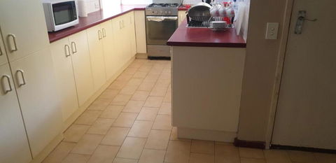 Affordable And Easy Access To Everything - Palm Beach Accommodation 4