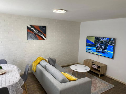 Affordable Inglewood Apartment+Pool - Palm Beach Accommodation 0