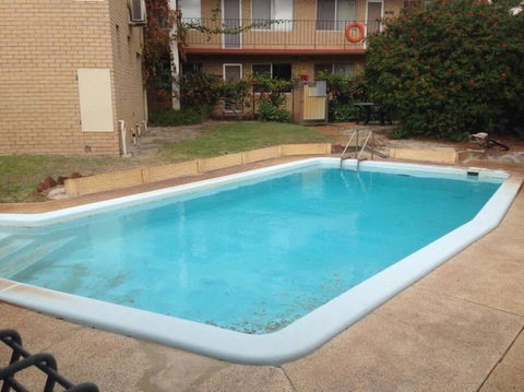 Affordable Inglewood Apartment+Pool - Palm Beach Accommodation 2