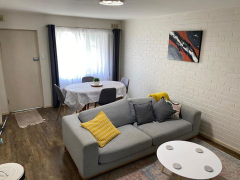 Affordable Inglewood Apartment+Pool - Palm Beach Accommodation 3