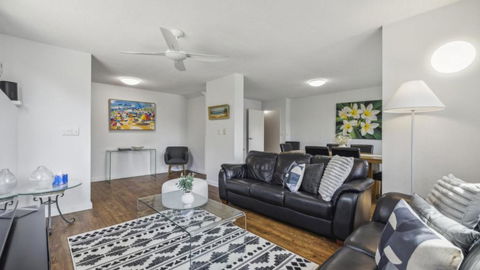 Affordable, Pet Friendly, Pool, Tennis, Beach - Palm Beach Accommodation 2
