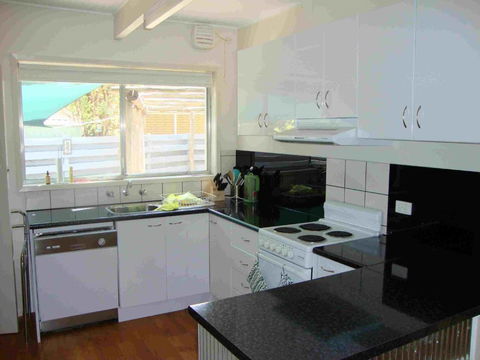 Ageri Holiday House - Palm Beach Accommodation 4