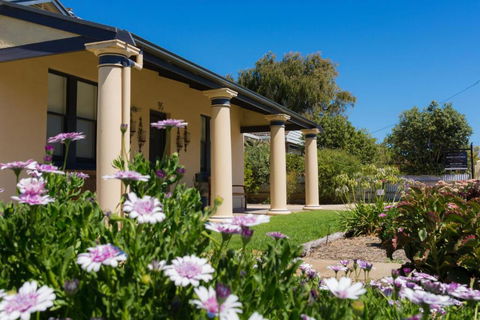 Agnes Cottage Bed & Breakfast - Palm Beach Accommodation 0