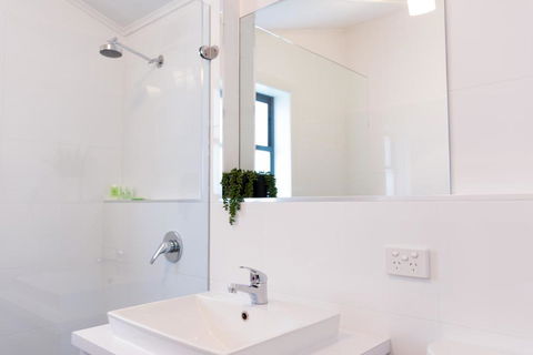 Agnes Cottage Bed & Breakfast - Palm Beach Accommodation 2