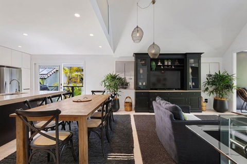 A Perfect Stay - Arya - Palm Beach Accommodation 4
