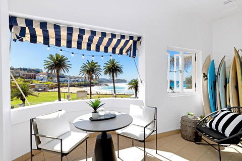 Absolute Seafront Bronte - Palm Beach Accommodation 0