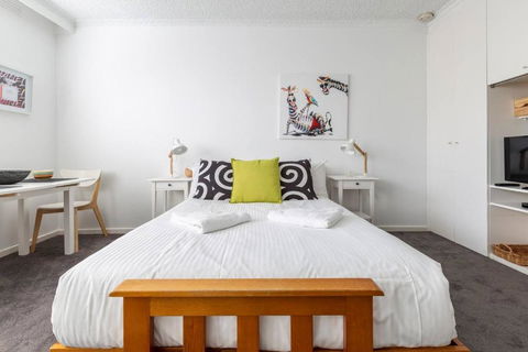 Acland Central Studio - A Cosy St Kilda Escape - Palm Beach Accommodation 0