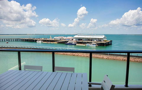 Absolute Waterfront - Tropical Sunrise Apartment Over The Water - Palm Beach Accommodation 2