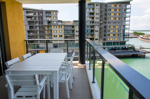 Absolute Waterfront - Tropical Sunrise Apartment Over The Water - Palm Beach Accommodation 4
