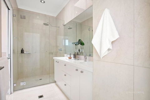 Affordable Luxury By The River - Palm Beach Accommodation 2