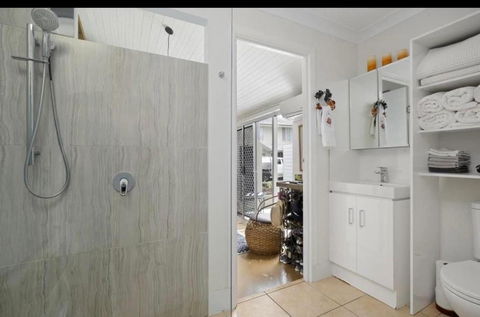 Affordable Luxury Room - Palm Beach Accommodation 3