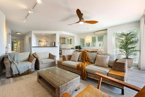 A Perfect Stay - Apartment 3 Surfside - Palm Beach Accommodation 4