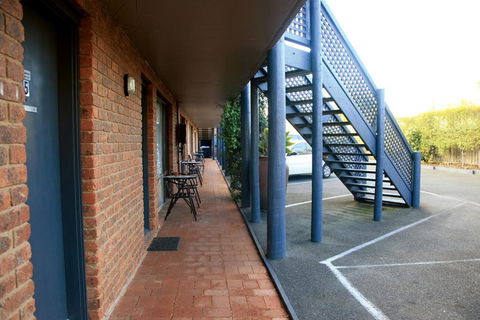 Admiral Motor Inn - Palm Beach Accommodation 4